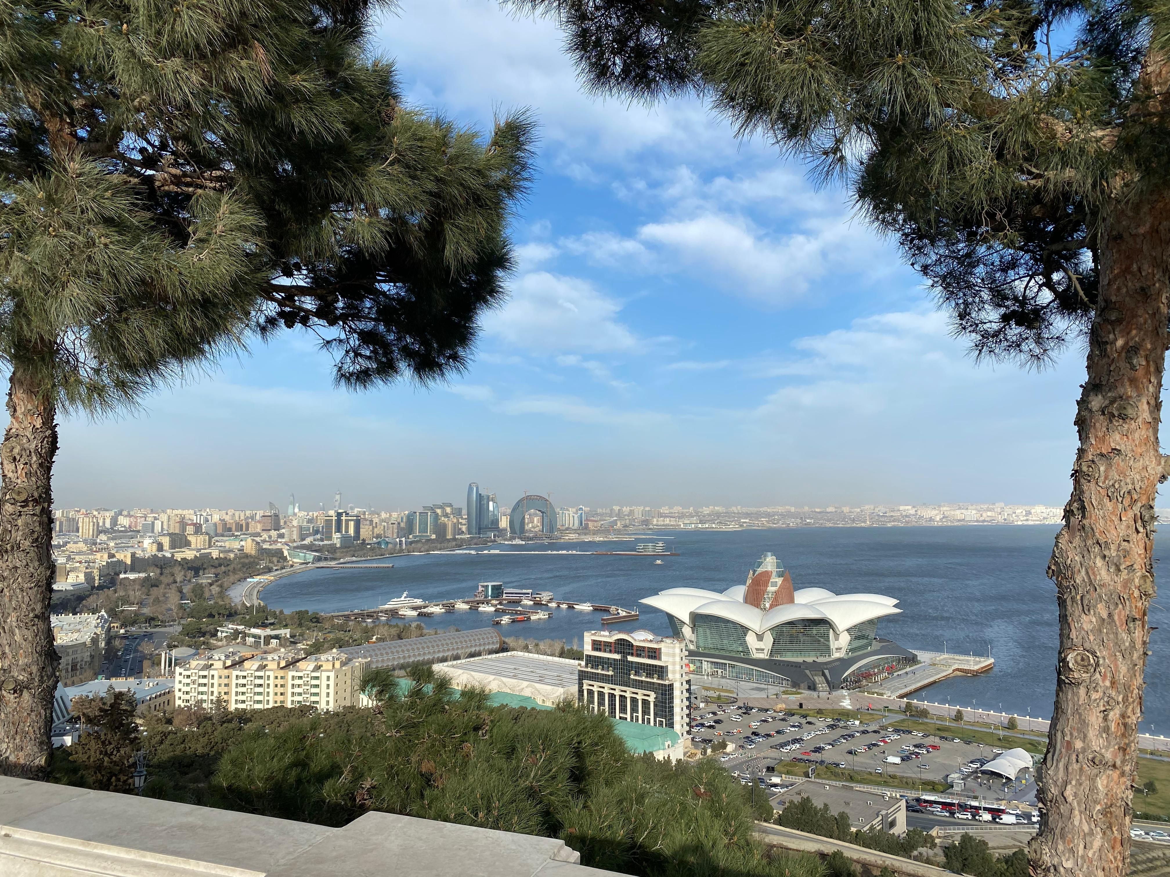 Нагорный парк в Баку, вид на набережную